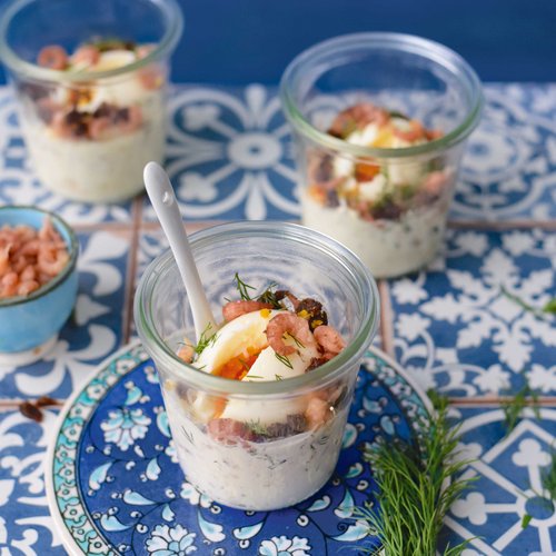 Eier im Glas mit Nordseekrabben