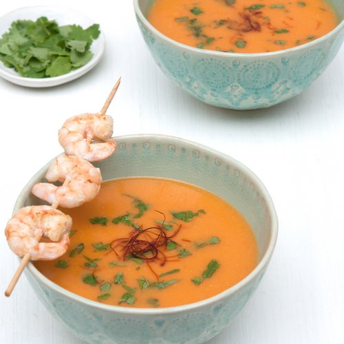 Papayasuppe mit Garnelenspießen