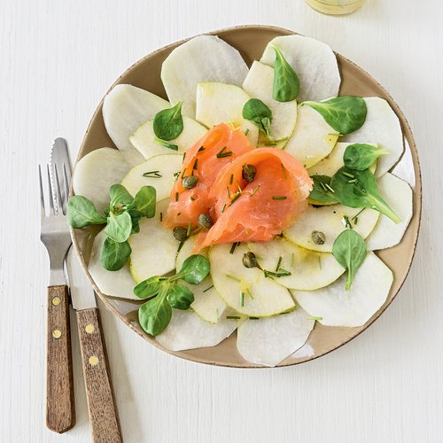 Kohlrabi-Birnen-Carpaccio mit Lachs