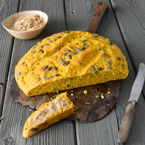 Kürbisbrot mit Honigbutter
