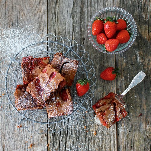 Saftiger Erdbeerschokokuchen