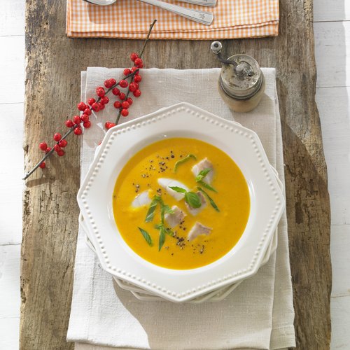 Möhren-Curry-Suppe mit Seelachs