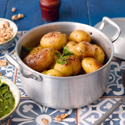 Karamellisierte Kartoffeln mit grüner Sauce