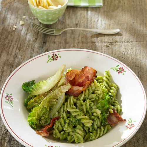 Nudelsalat mit Walnüssen