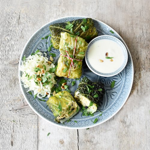 Wirsing-Rouladen mit Bulgur-Feta-Füllung
